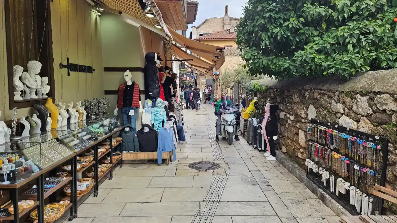 Antalya’nın Tarihi Semtini Koruma Kararı Esnafı Çıkmaza Soktu 4